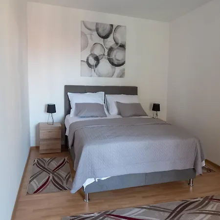 Kastel Gomilica Cozy And Stylish Near The Sea *