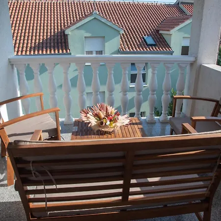 Apartment Kastel Gomilica Cozy And Stylish Near The Sea *