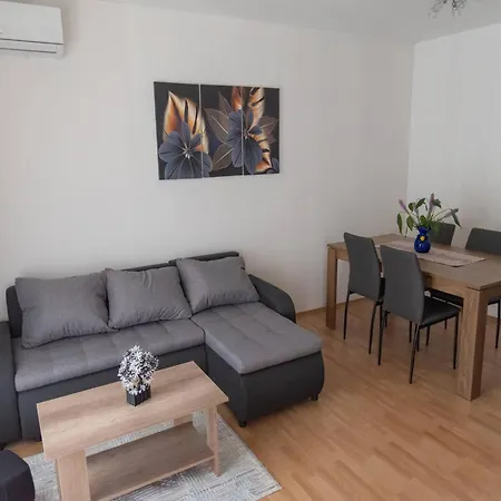 Kastel Gomilica Cozy And Stylish Near The Sea Apartment