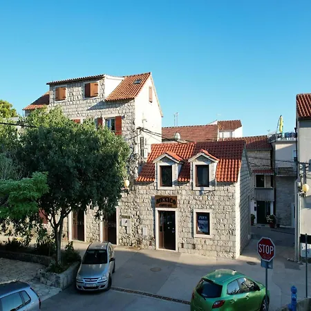 Apartment Kastel Gomilica Cozy And Stylish Near The Sea Kastela