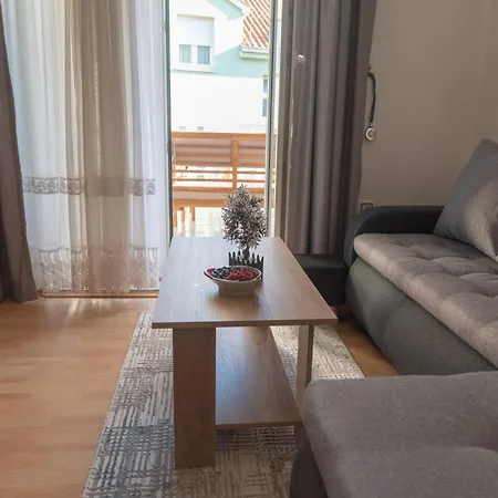 Kastel Gomilica Cozy And Stylish Near The Sea Kastela