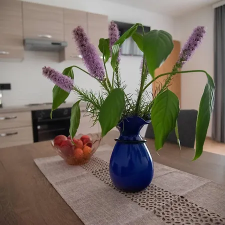 Kastel Gomilica Cozy And Stylish Near The Sea
